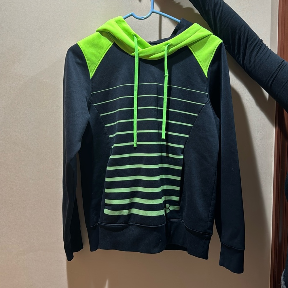 Under armour sweatshirt